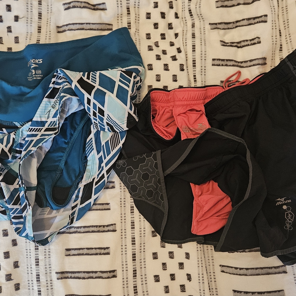 Patterned And Black Athletic Shorts - image 4